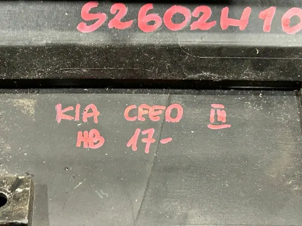 Kia Ceed III Takapuskurin Spoileri OEM 86612-J7000 image 10