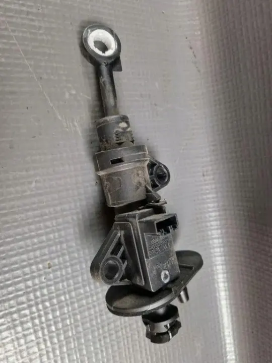 Cylindre d'embrayage OEM 5Q0927810A Skoda Superb II image 2