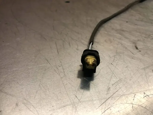 Mercedes-Benz Sprinter W906 2006 Oil Temperature Sensor A0071537528 image 3