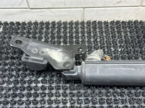 BMW X5 E70 Atuador elétrico do porta-malas esquerdo image 2