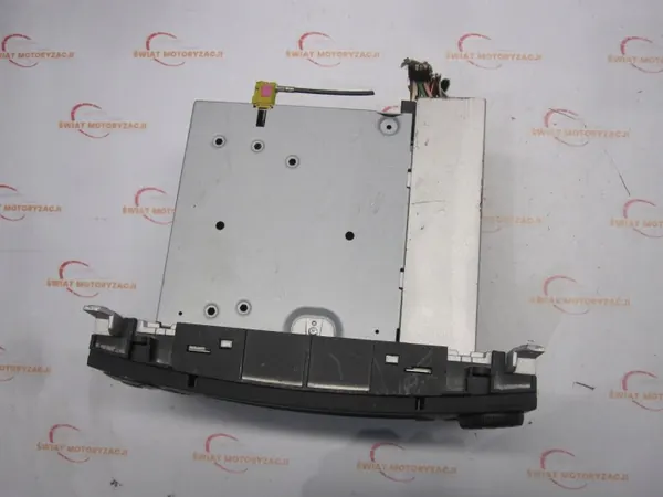 Rádio CD Mercedes W245 OEM A1699002000 - Usado image 4