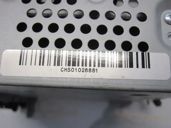 Rádio CD Mercedes W245 OEM A1699002000 - Usado image 7