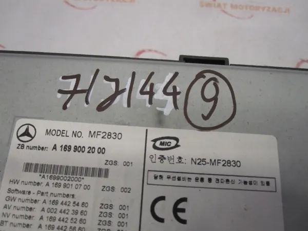 Rádio CD Mercedes W245 OEM A1699002000 - Usado image 9
