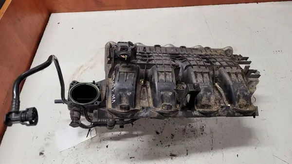 VW POLO V 6R Coletor de admissão 04E129711J image 3