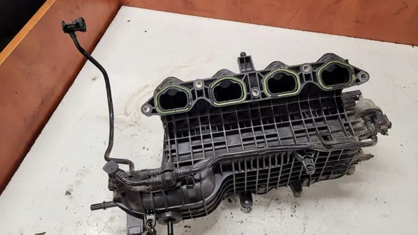 VW POLO V 6R Coletor de admissão 04E129711J image 4