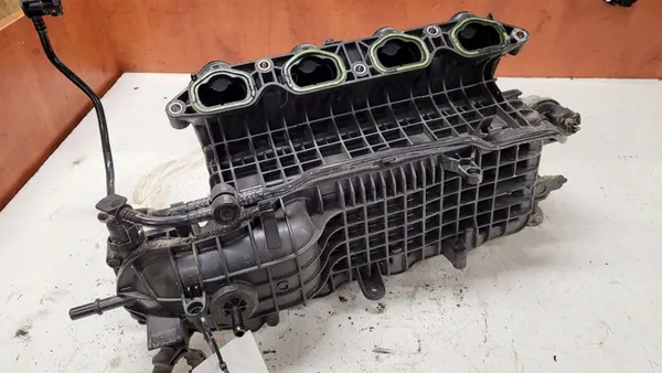 VW POLO V 6R Coletor de admissão 04E129711J image 5