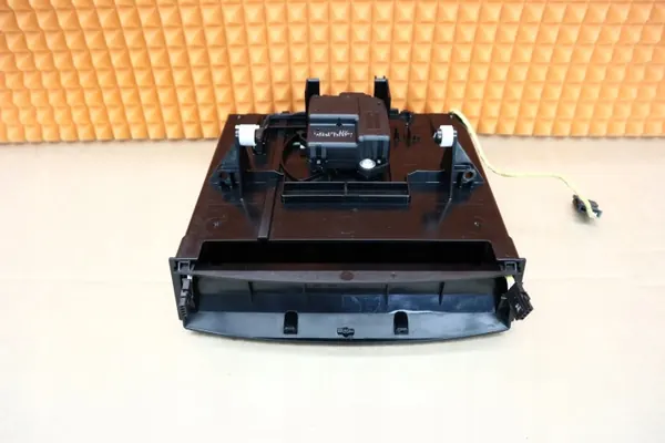 Mercedes CLS W219 CD-byttarficka OEM A2196800752 image 2