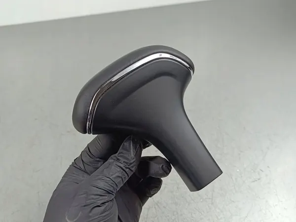 2015 Jeep Grand Cherokee Gear Shift Knob FOB49869 image 2