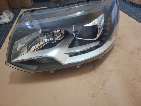 Farol Xenon LED Esquerdo VW T5 T6 7E5941017B image 2