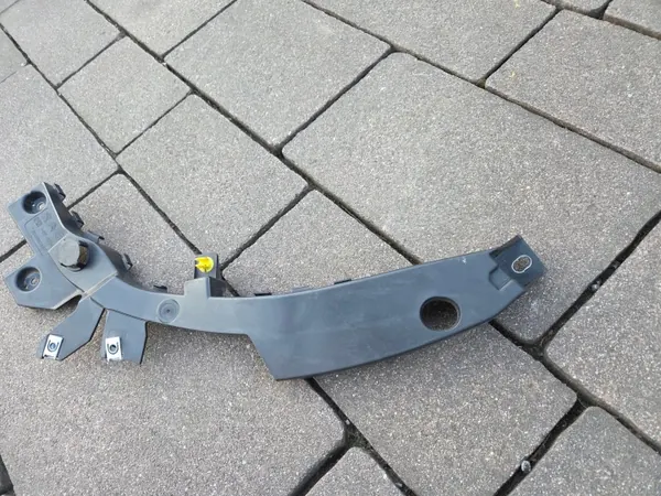 Vänster framsätes bältesstöd OEM 9826095680 <2016 image 3