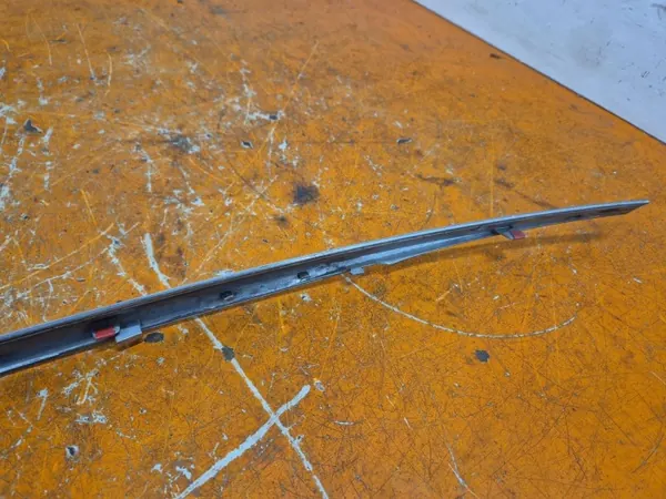 Mercedes W213 Bagagelucklist OEM A2137402000 image 8