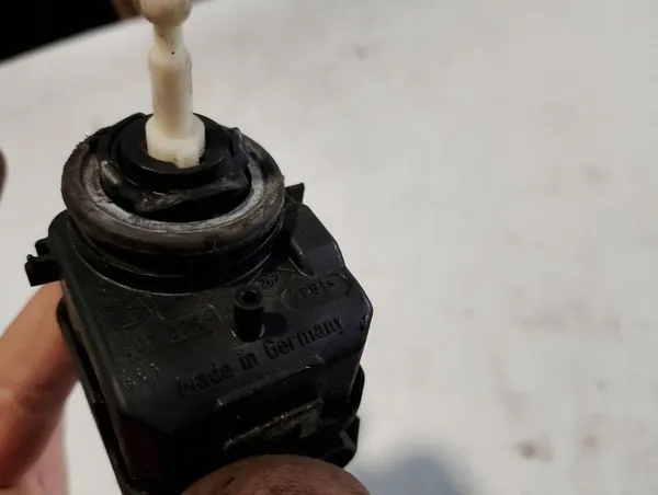Renault Headlight Adjuster OEM 007878-40 - Used image 6