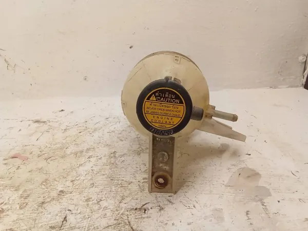 Tapa de vaso de expansión Toyota Hilux OEM JUR232875 image 3