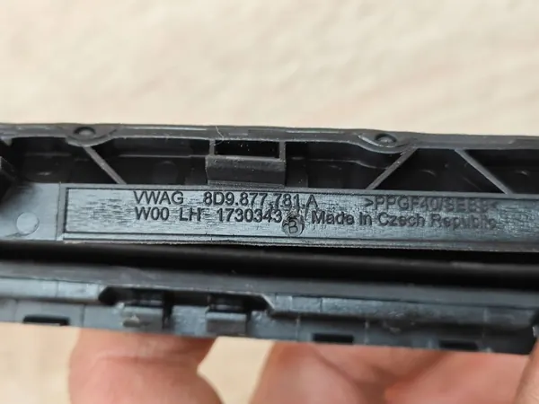 Cache Rail Toit Ouvrant Gauche Audi A7 C7 OEM 8D9877781A image 3