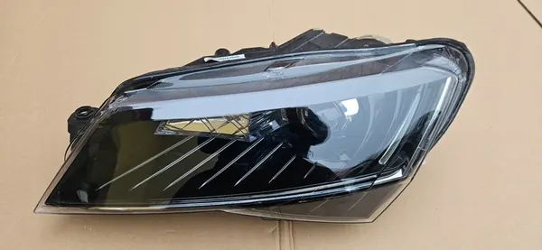 Skoda Superb III Bi Xenon Links Europa 3V1941015A image 2