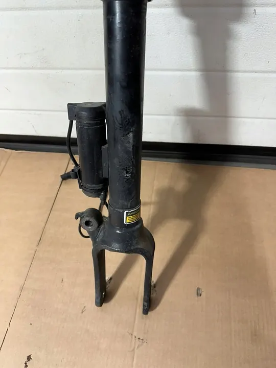 Fram Höger Stötdämpare Mercedes ML W164 6.3 AMG image 4