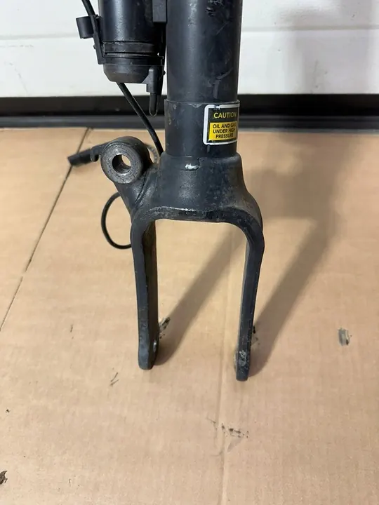 Fram Höger Stötdämpare Mercedes ML W164 6.3 AMG image 5