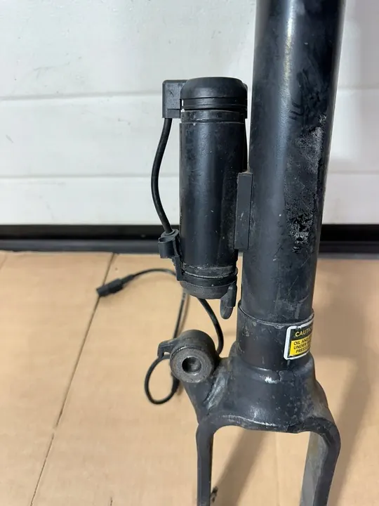 Fram Höger Stötdämpare Mercedes ML W164 6.3 AMG image 6