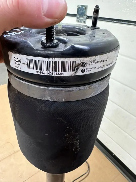 Fram Höger Stötdämpare Mercedes ML W164 6.3 AMG image 8