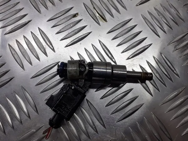 Iniettore VW PASSAT B6 2.0 TFSI 06D133036D image 3