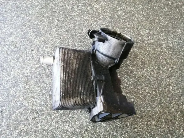 Land Rover Ölfilterhalterung OEM 2247204 image 2