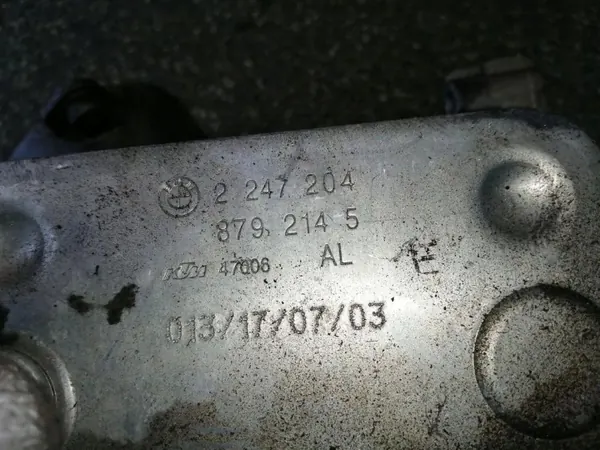 Land Rover Ölfilterhalterung OEM 2247204 image 3
