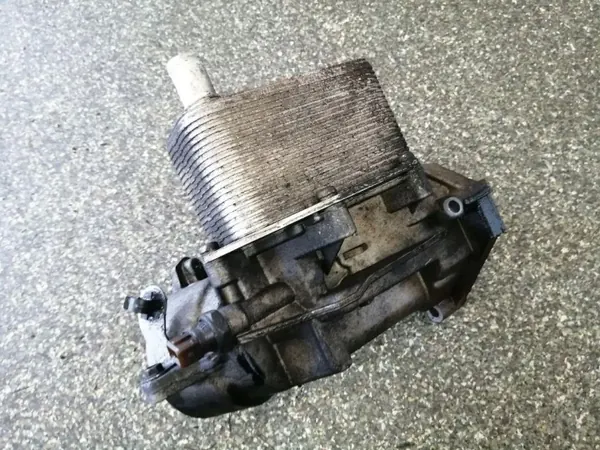 Land Rover Ölfilterhalterung OEM 2247204 image 4