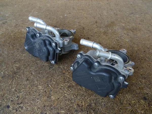 AUDI Q3 8U 2.0 TDI Corpo de Borboleta 04L128063AA image 5