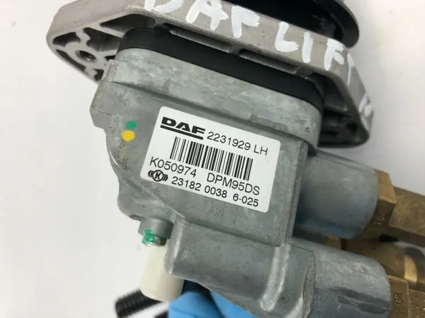 DAF 106 XF CF Handbromsventil OEM 2231929 Begagnad image 7