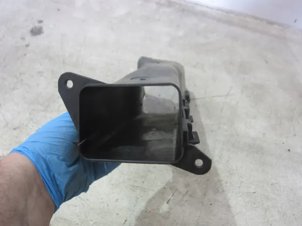 BMW X3 F25 Vänster bromsluftintag OEM 51747210485 image 4