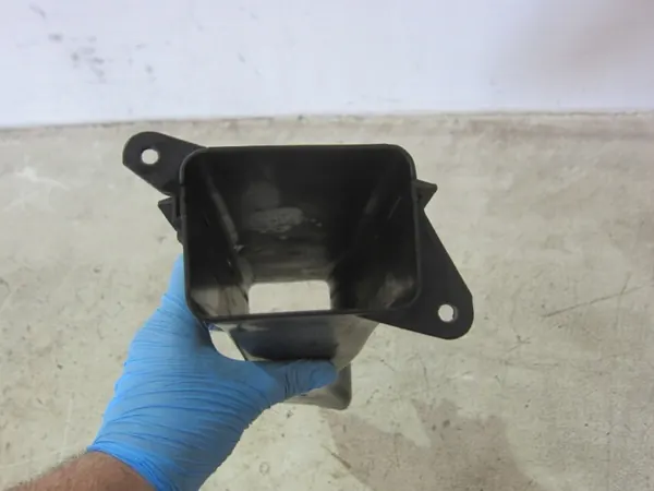 BMW X3 F25 Vänster bromsluftintag OEM 51747210485 image 8