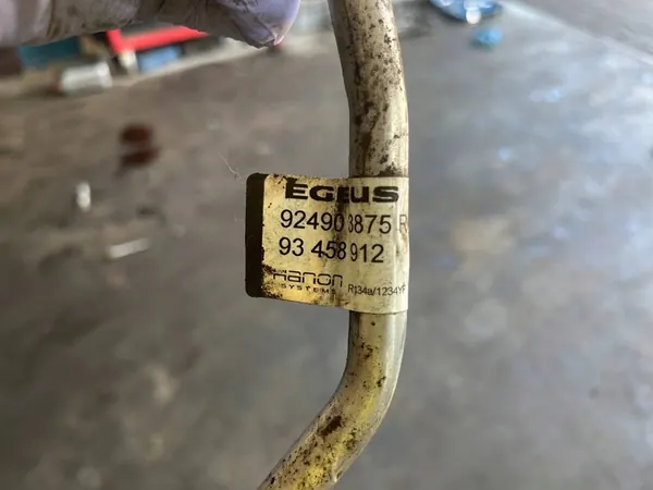 A/C-letku Renault Trafic III 924903875R image 2