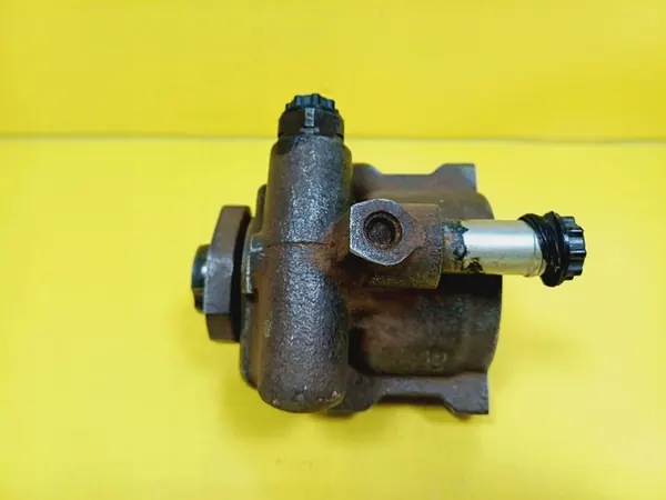 Bomba de direção assistida VW Golf IV 1.9 TDI image 3