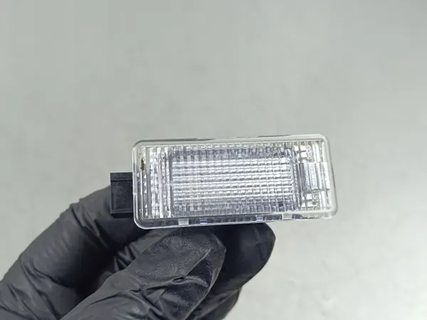 Luz de matrícula MG HS OEM 10466296 - Usado image 2