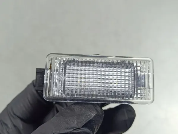 Luz de matrícula MG HS OEM 10466296 - Usado image 5