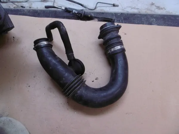 Intercooler Schlauch Dacia Duster 2014 image 2