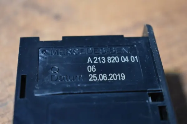 Panneau USB/SD OEM A2138200401 pour Mercedes W205/W213 image 3