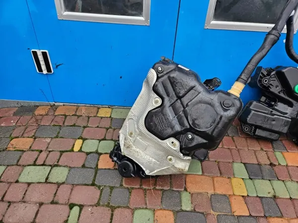 Polttoainesäiliö OEM 9823357580 Partner Berlingo IV image 2