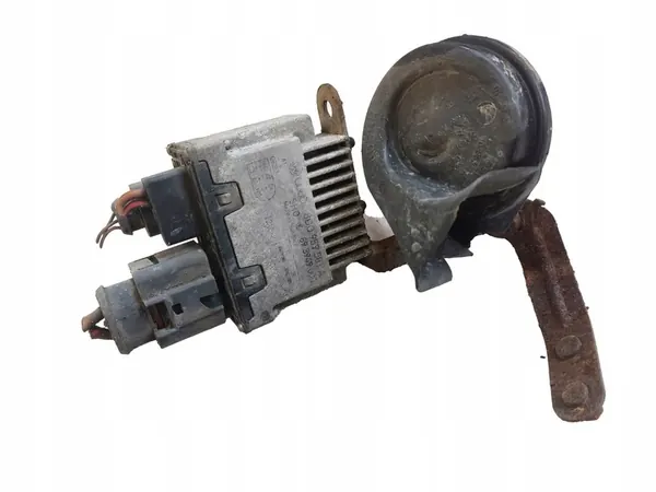 Tuulettimen Ohjausmoduuli VW Passat B5 2.8 V6 USA 8D0959501A image 2