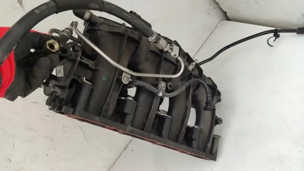 Colector de admisión usado OEM 06D133192B para Audi A4 image 6