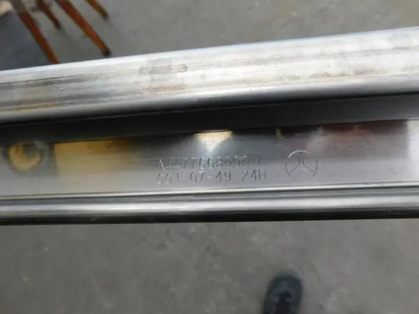 Mercedes Vito Viano W447 skjutdörrsskena OEM A4477663000 image 3