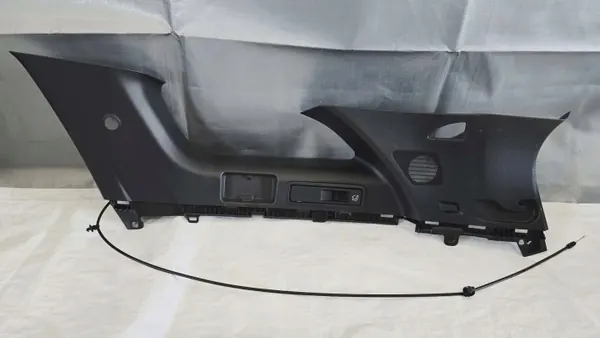 Protetor lateral porta-malas direito OEM 631122281 Renault Espace VI image 2