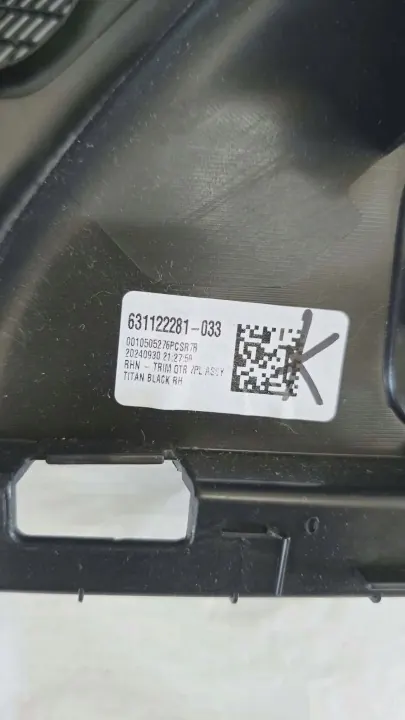 Protetor lateral porta-malas direito OEM 631122281 Renault Espace VI image 5