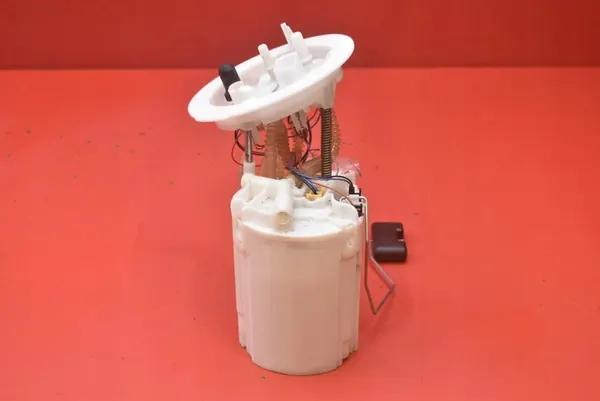 Brandstofpomp Audi A4 B8 2.0 TDI 07-11 8K0919050L image 10