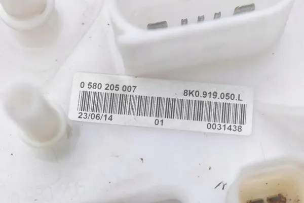 Brandstofpomp Audi A4 B8 2.0 TDI 07-11 8K0919050L image 2