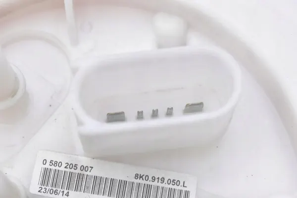 Brandstofpomp Audi A4 B8 2.0 TDI 07-11 8K0919050L image 3