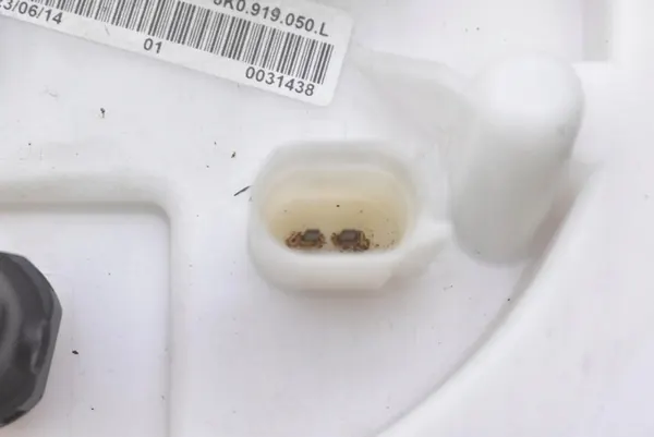 Brandstofpomp Audi A4 B8 2.0 TDI 07-11 8K0919050L image 4