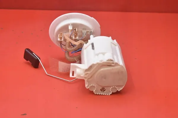 Brandstofpomp Audi A4 B8 2.0 TDI 07-11 8K0919050L image 6