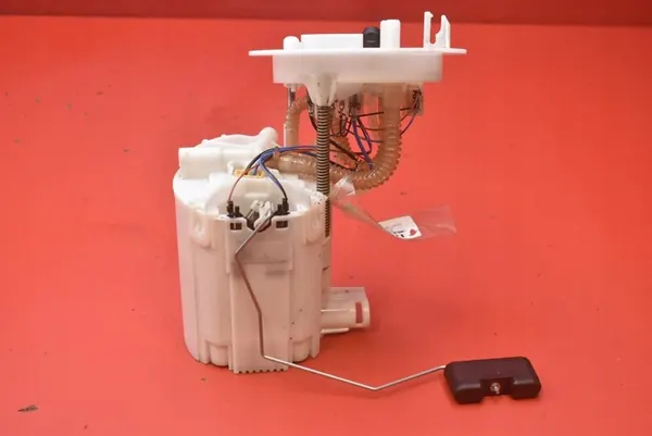 Brandstofpomp Audi A4 B8 2.0 TDI 07-11 8K0919050L image 9
