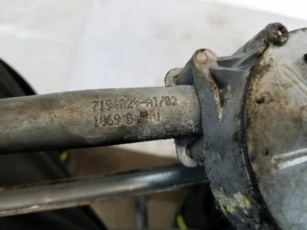 Tuulilasinpyyhkijän moottori eteen BMW 5 E60 E61 image 4